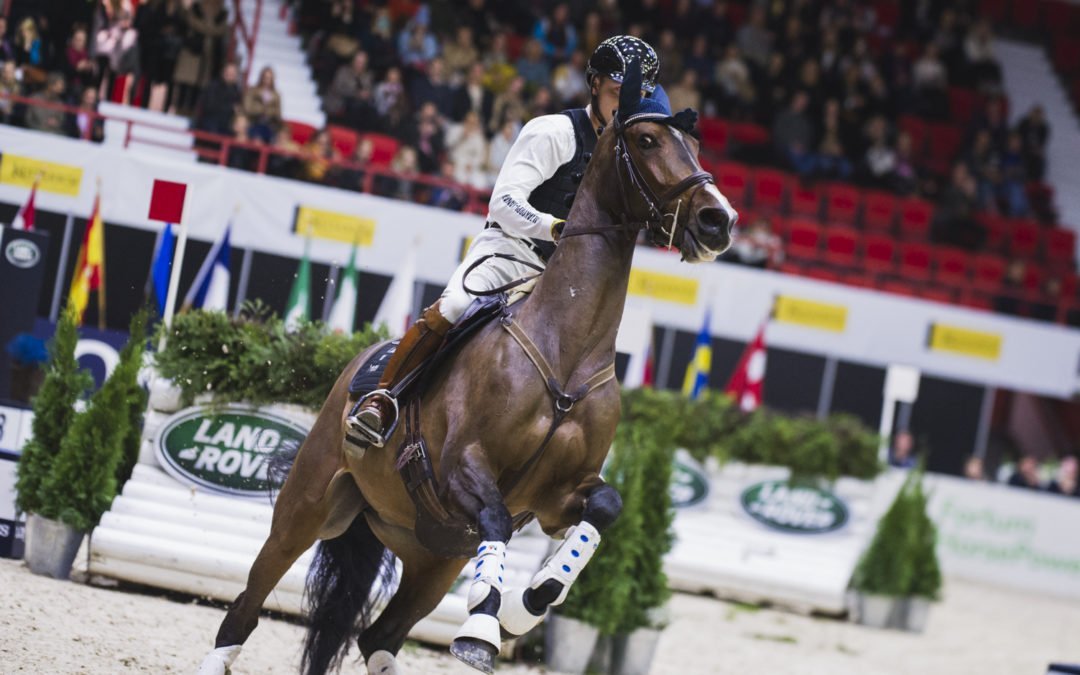 Areenalla nähtiin vauhdikasta kenttäratsastusta