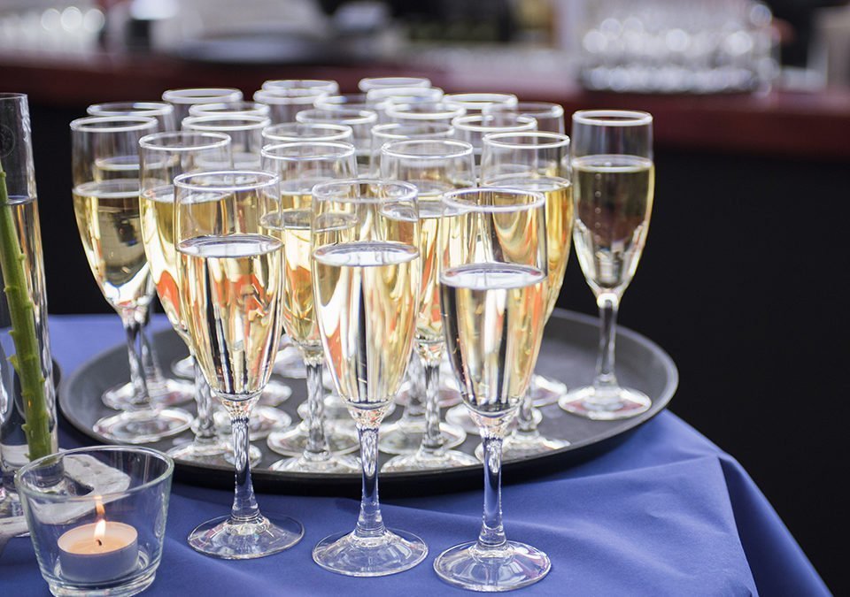 Ylelliset VIP-paketit nyt myynnissä!