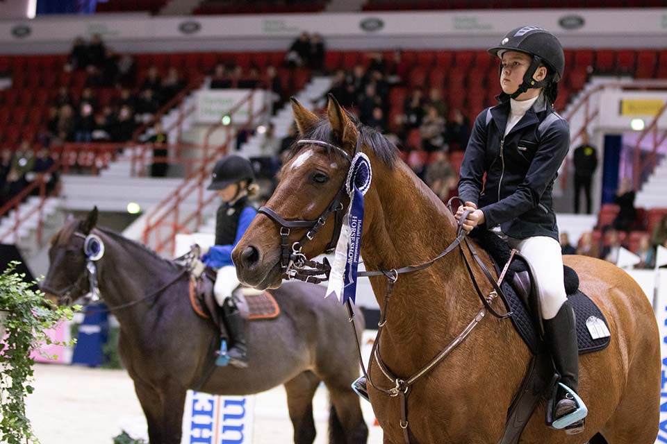 Amateur Tour 80 cm voittajat: Jenna Holopainen ja Balestra.