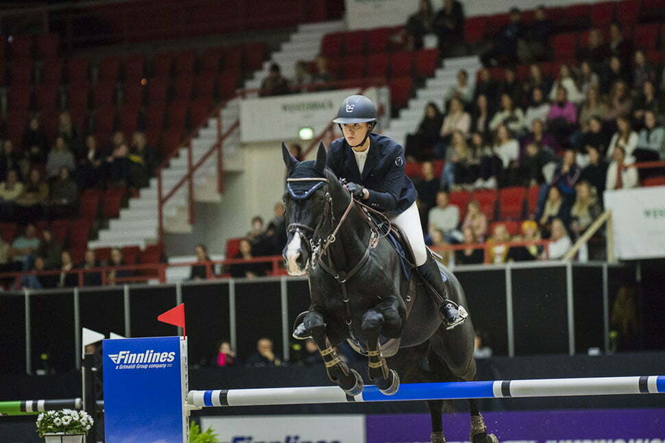 Suomen Wilma Heikkinen hevosellaan Elvis PS. Valokuva Satu Pirinen
