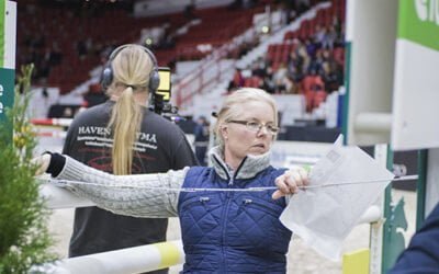 Ihmisiä kulissien takana