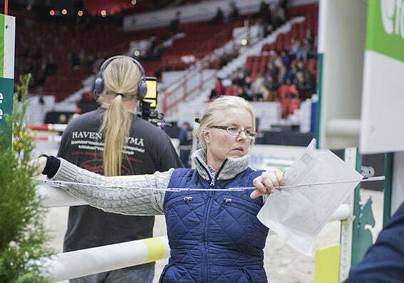 Ihmisiä kulissien takana