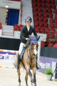 Elisa Korhonen ja Cheek Devil Dew-Drop