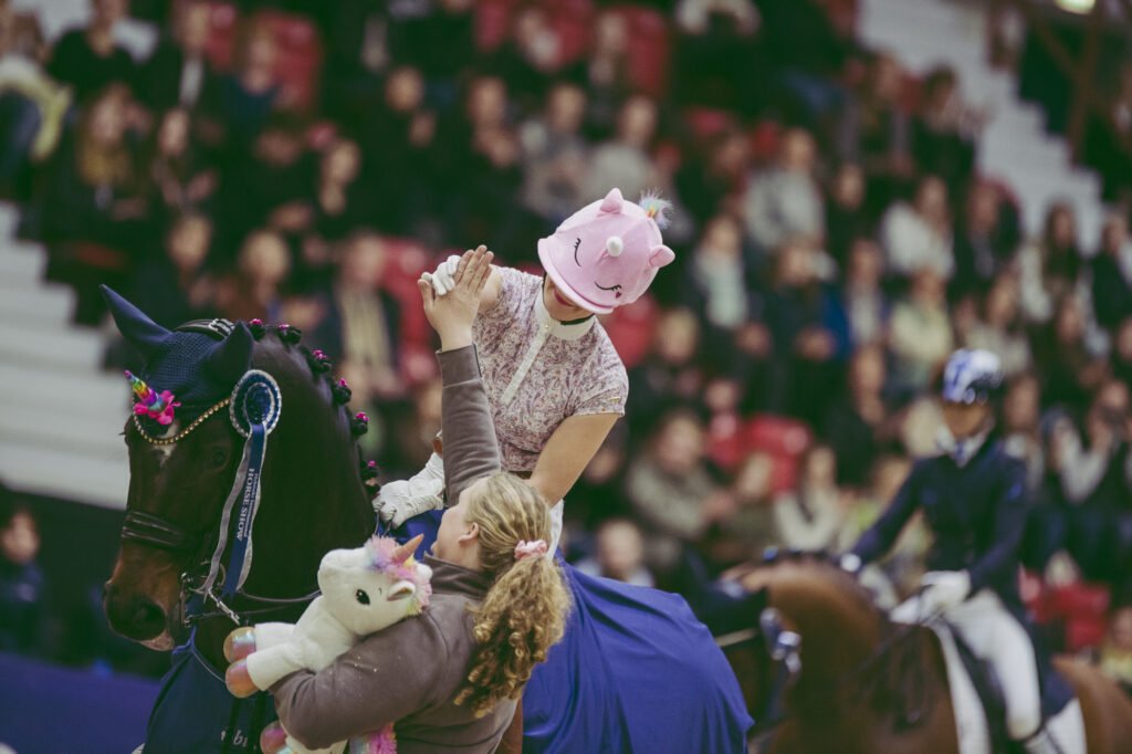 Jeanne Högberg ja Astoria sekä yksisarvinen