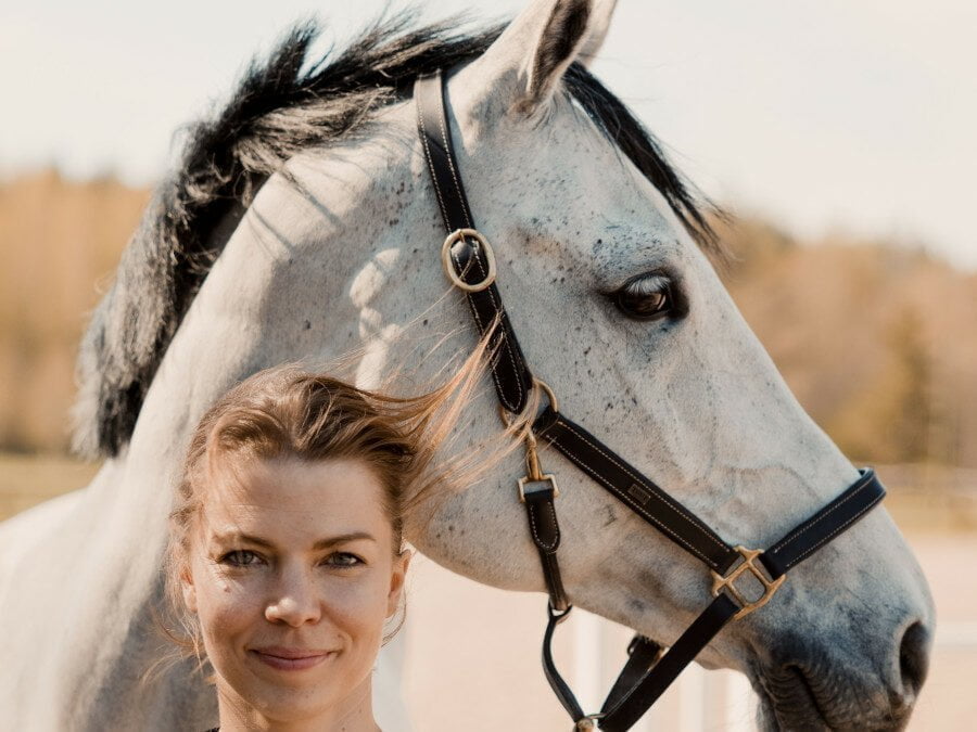 Kuinka montaa ihmistä hevonen liikuttaa?