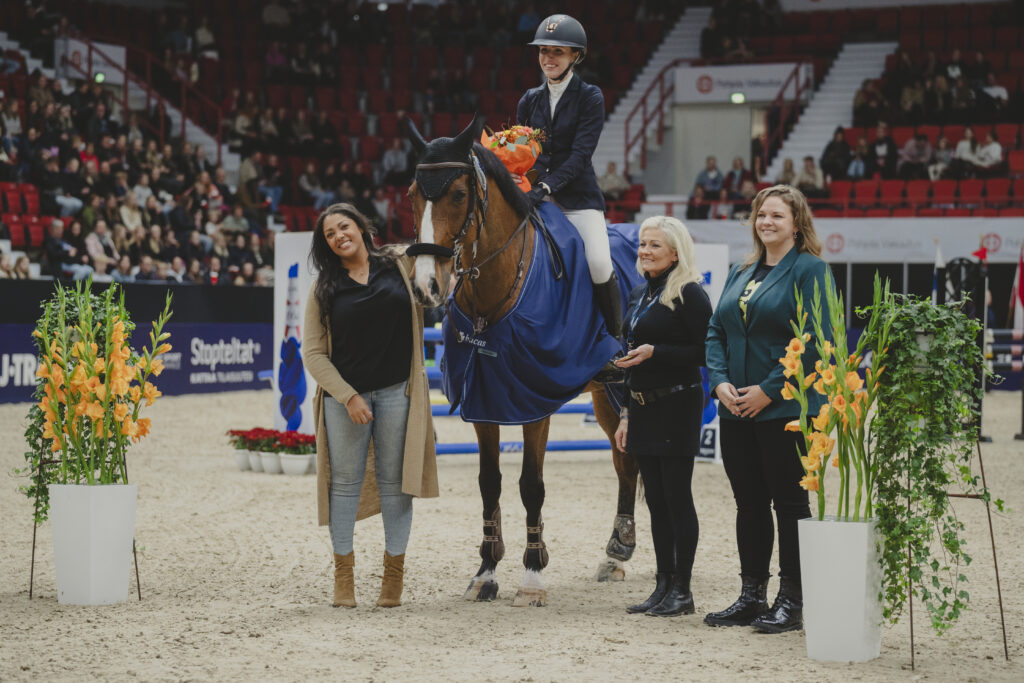 Sofia Jurmo ja Helianthus.Kuva. Satu Pirinen